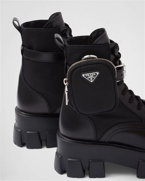 coturno feminino tratorado prada|Botas Monolith de couro escovado e nylon Preto .